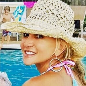 Meet your Posher, Joy